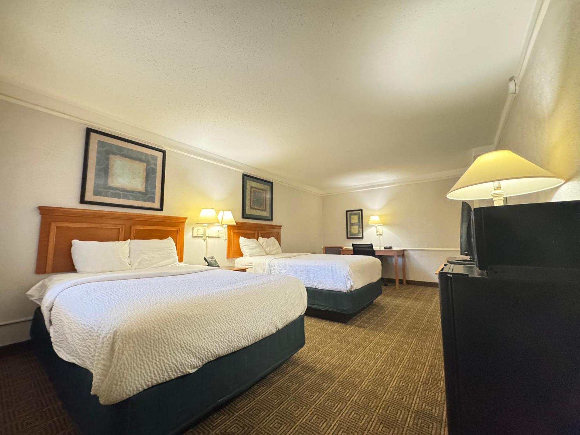 Rodeway Inn College Station Exterior photo